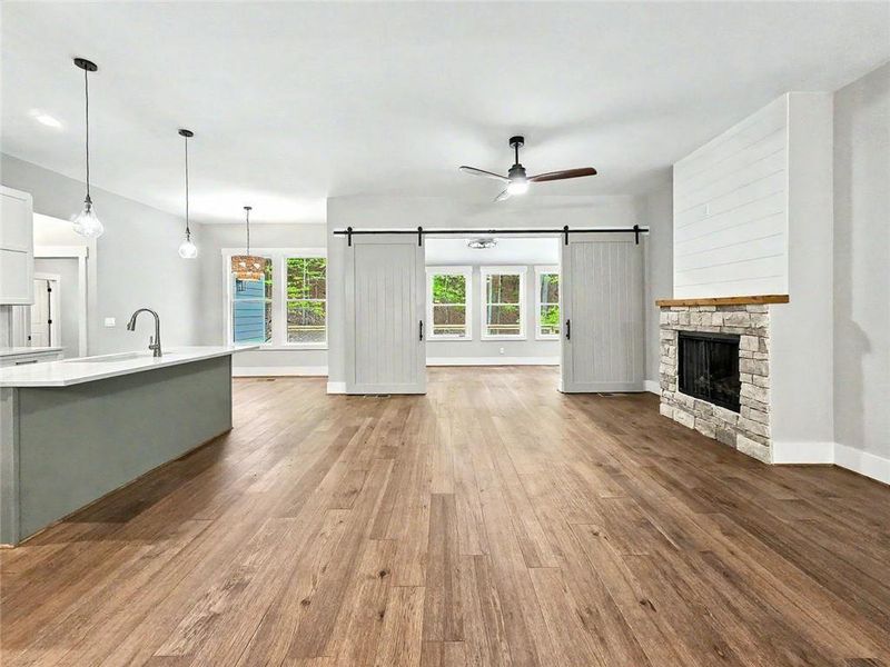 Spacious, unfurnished interior of a new home in , Waleska (Image 15).