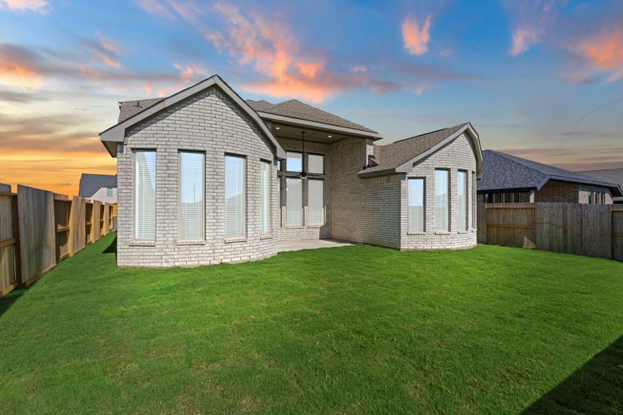 Exterior details and patio area of a home in Candela, Richmond (Image 4).