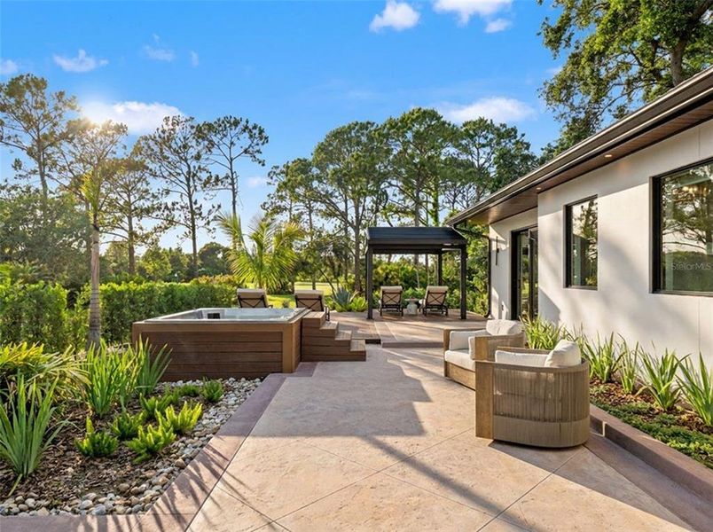 Exterior details and patio area of a home in , Orlando (Image 35).
