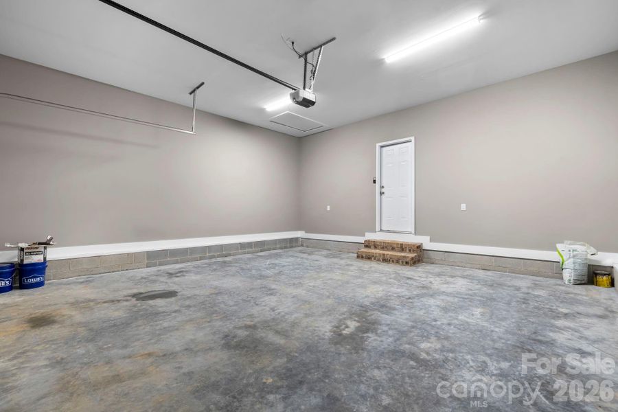 Spacious, unfurnished interior of a new home in , Lincolnton (Image 21).