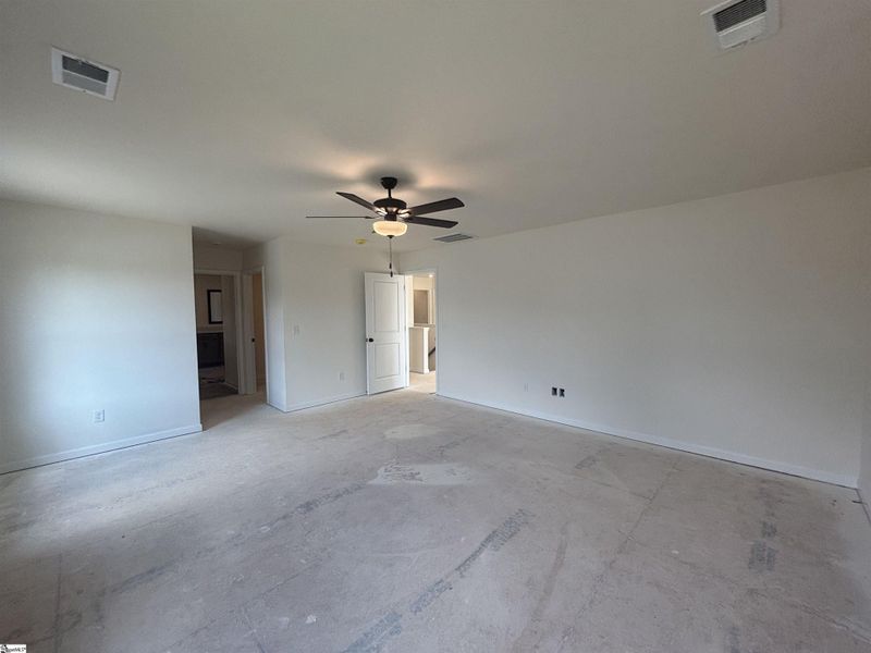 Spacious, unfurnished interior of a new home in Halton Oaks, Spartanburg (Image 15).
