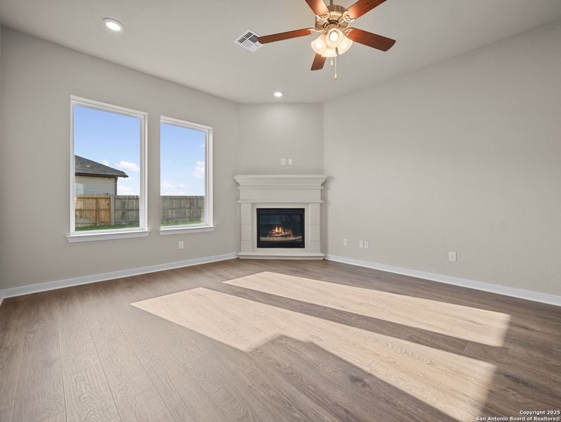 Spacious, unfurnished interior of a new home in Morgan Meadows, San Antonio (Image 16).