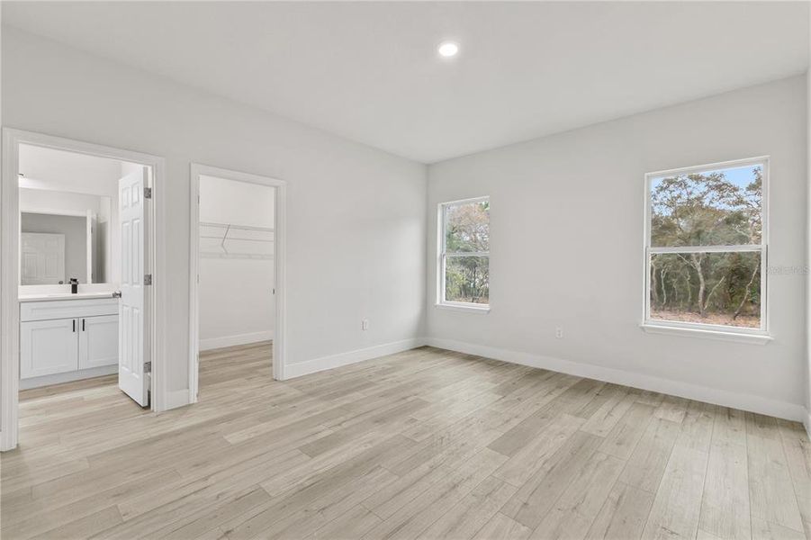 Spacious, unfurnished interior of a new home in , Citrus Springs (Image 13).