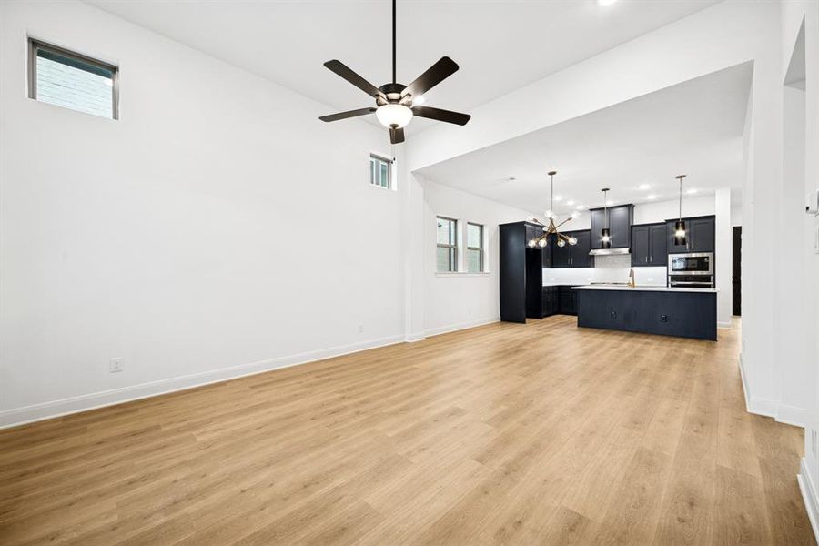 Spacious, unfurnished interior of a new home in Mantua Point Gardens, Van Alstyne (Image 15).