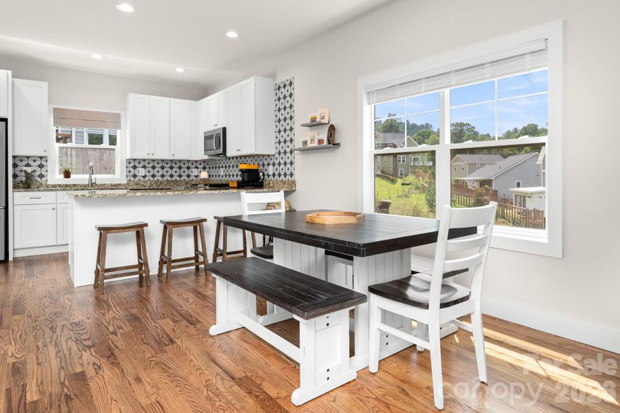 Sunny south facing windows. Sunny south facing windows.