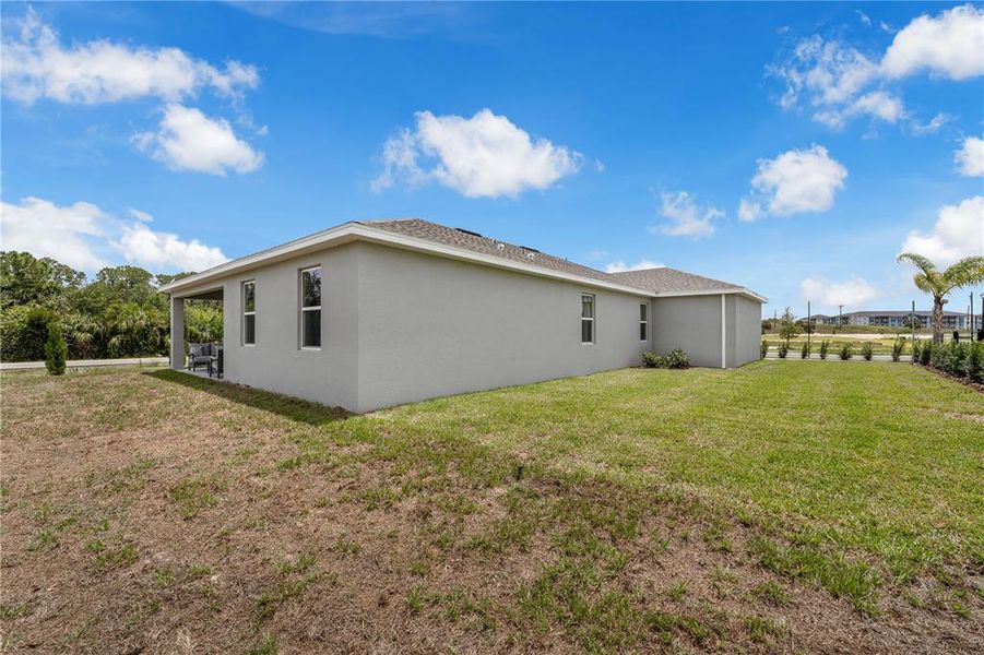 Exterior details and patio area of a home in , Leesburg (Image 3).