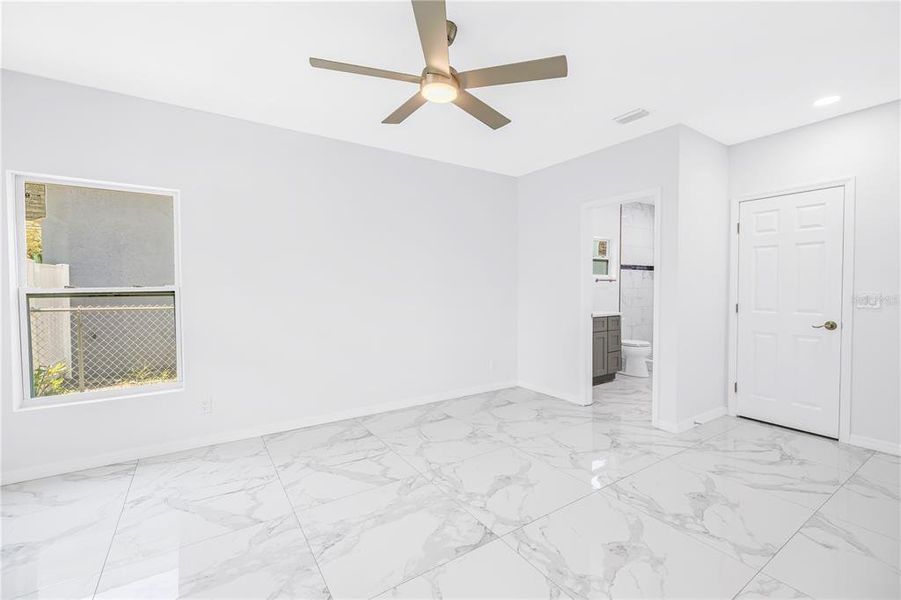 Spacious, unfurnished interior of a new home in , St. Petersburg (Image 33).
