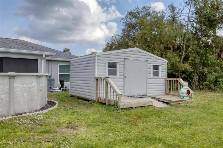 Exterior details and patio area of a home in , North Port (Image 3).