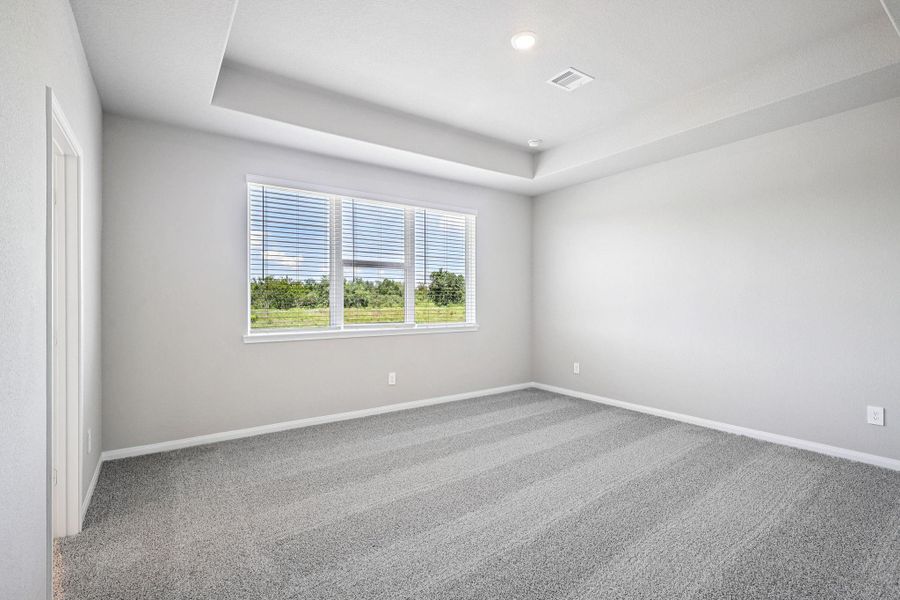 Spacious, unfurnished interior of a new home in Kemah Crossing - Luxe Series, Kemah (Image 24).