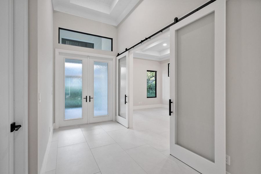 Spacious, unfurnished interior of a new home in Seaglass, Vero Beach (Image 11).
