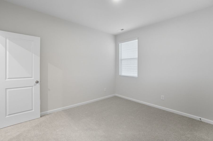 Spacious, unfurnished interior of a new home in Waxhaw Landing, Monroe (Image 22).