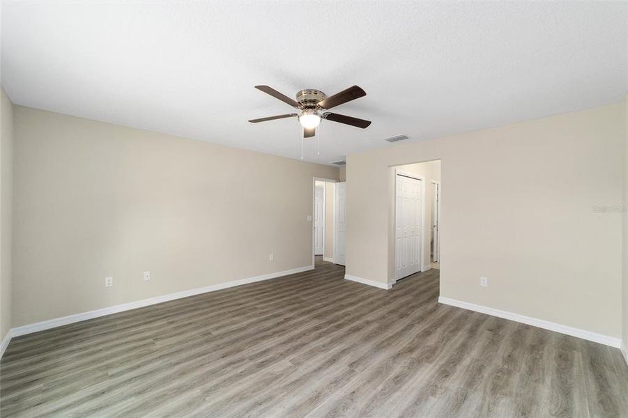 Spacious, unfurnished interior of a new home in , Citrus Springs (Image 12).