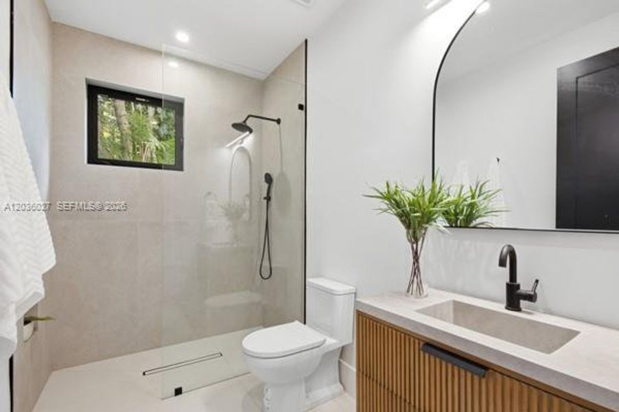 2nd Bathroom