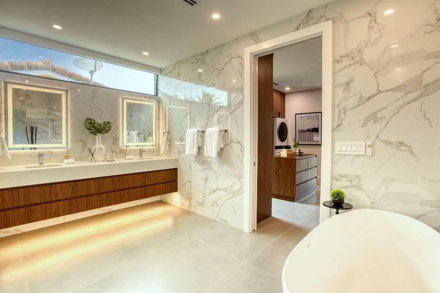 8 Master Bathroom 4