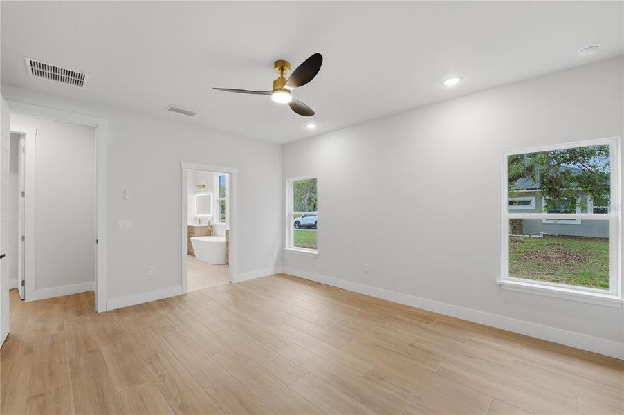 Spacious, unfurnished interior of a new home in , Kissimmee (Image 37).
