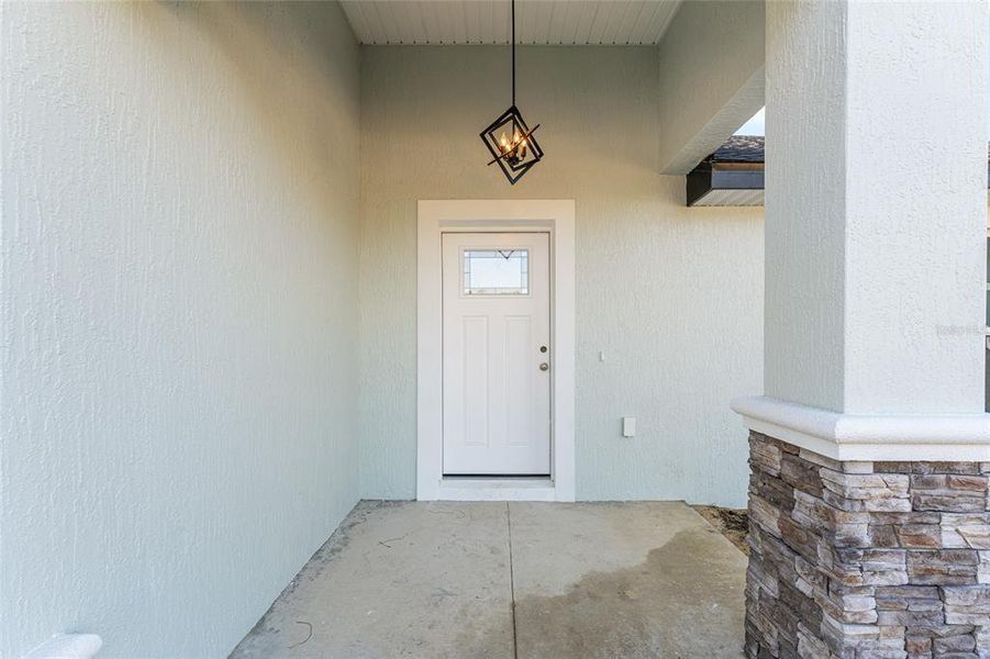 Exterior details and patio area of a home in , Dunnellon (Image 28).