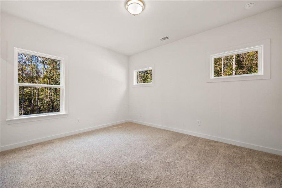 Spacious, unfurnished interior of a new home in , Gainesville (Image 15).