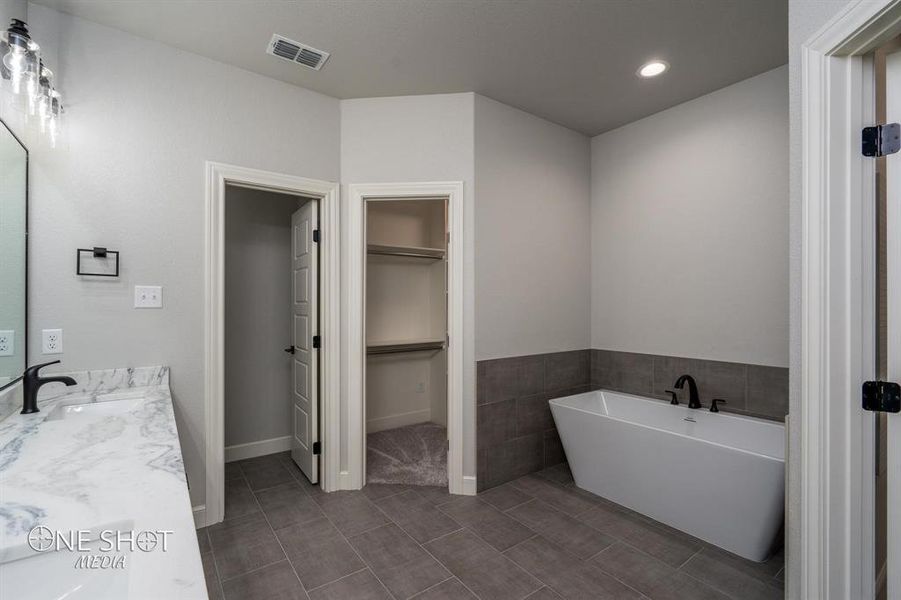 Furnished interior view inside a new home in , Abilene (Image 5).