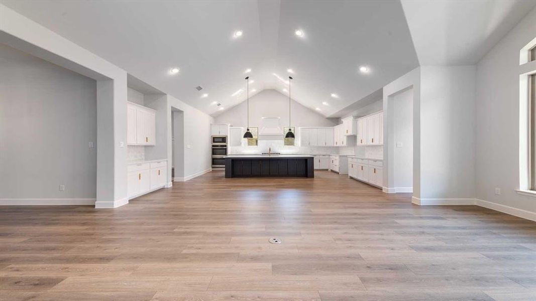 Spacious, unfurnished interior of a new home in Somerset Park 80', Rockwall (Image 22). Spacious, unfurnished interior of a new home in Somerset Park 80', Rockwall (Image 22).