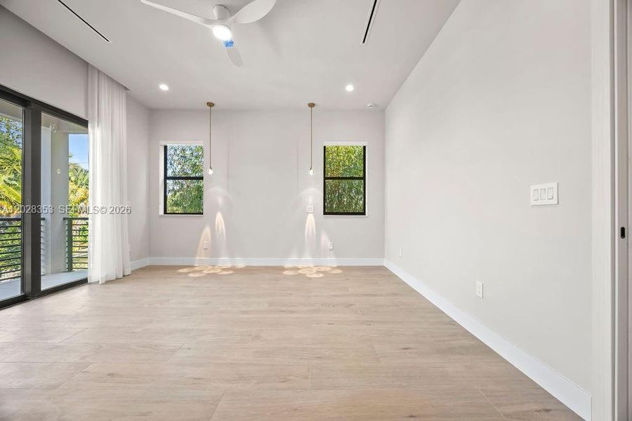 Spacious, unfurnished interior of a new home in , Fort Lauderdale (Image 33).
