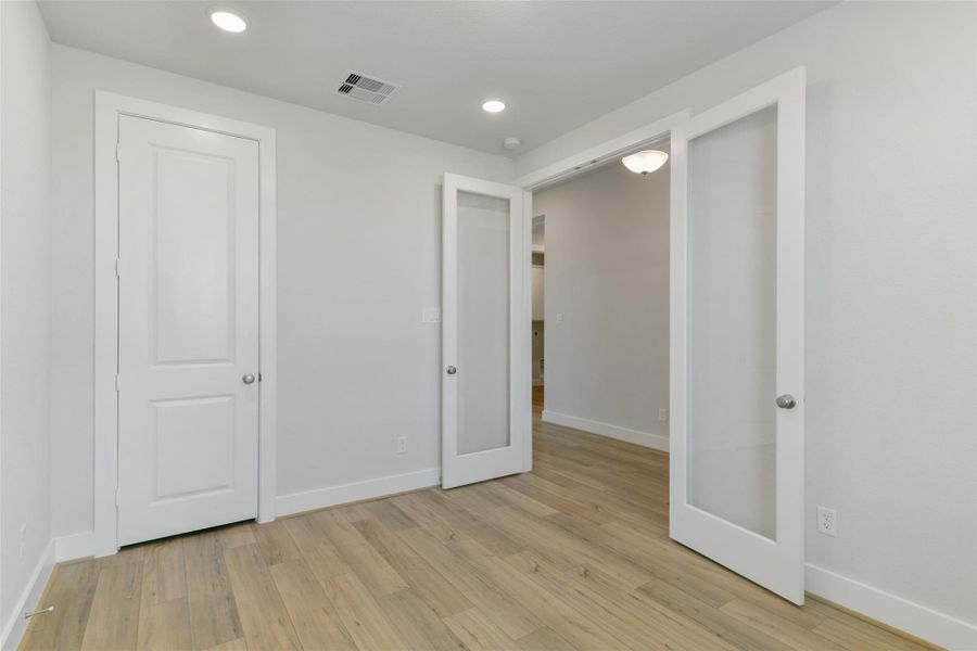 Spacious, unfurnished interior of a new home in , Texas City (Image 23).