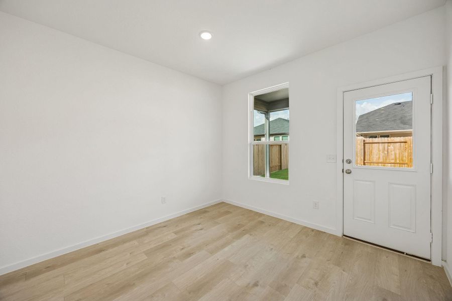 Spacious, unfurnished interior of a new home in Stokesbury, Waller (Image 20).