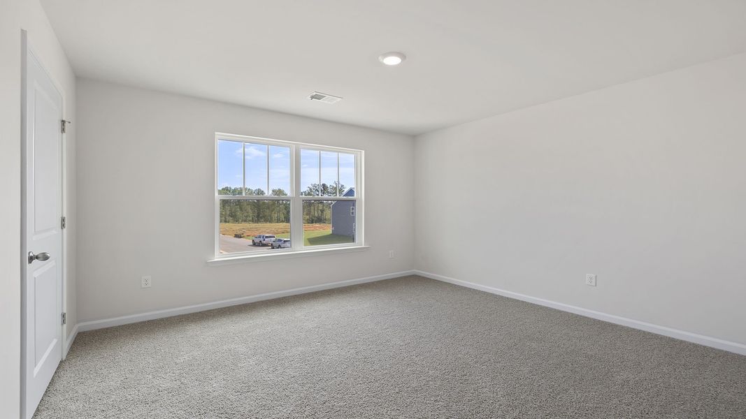 Spacious, unfurnished interior of a new home in Woodglen, Piedmont (Image 30).