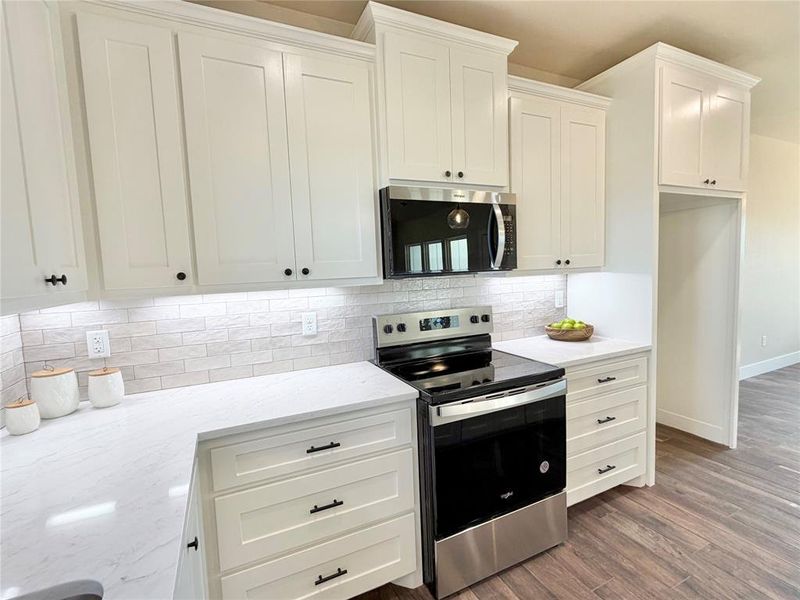 Furnished interior view inside a new home in , Weatherford (Image 8).