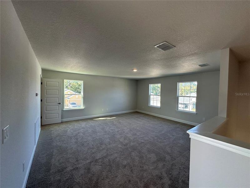 Spacious, unfurnished interior of a new home in , Ocala (Image 31).
