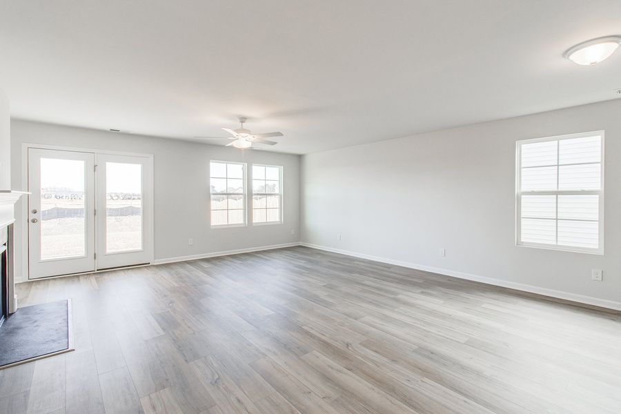 Spacious, unfurnished interior of a new home in Winston Point, Gilbert (Image 19).