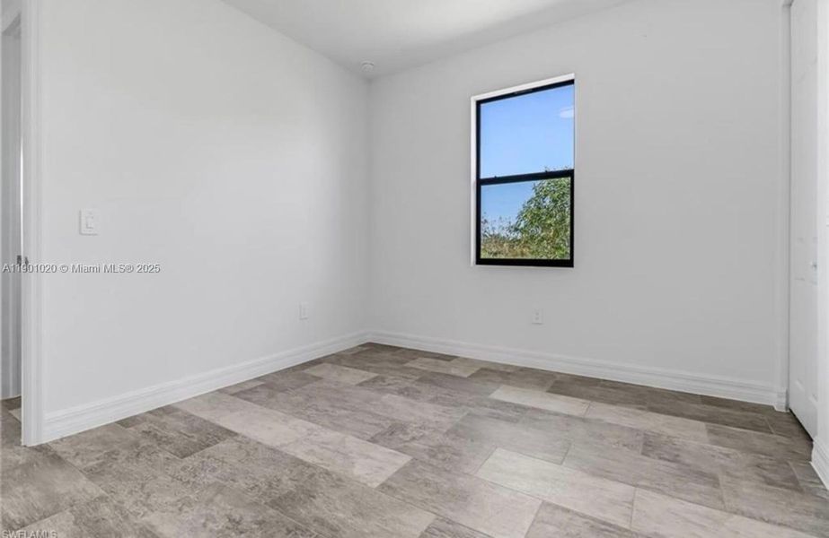Spacious, unfurnished interior of a new home in , Lehigh Acres (Image 12).