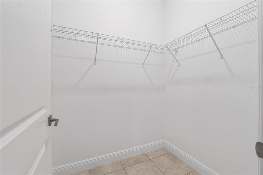 Spacious, unfurnished interior of a new home in , Citrus Springs (Image 33).