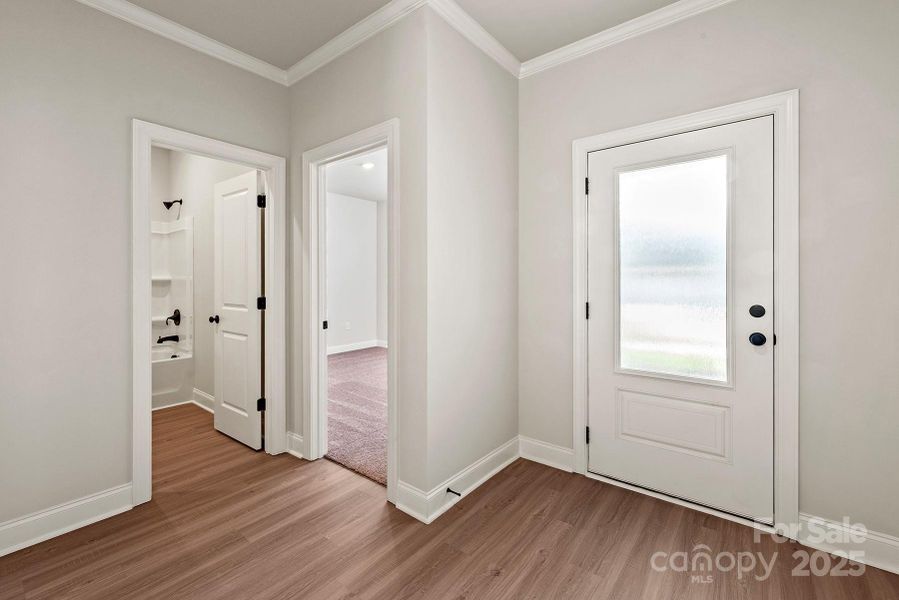 Spacious, unfurnished interior of a new home in Ascot Woods, Charlotte (Image 10).