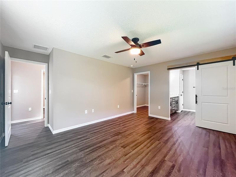 Spacious, unfurnished interior of a new home in , Lake Panasoffkee (Image 27).