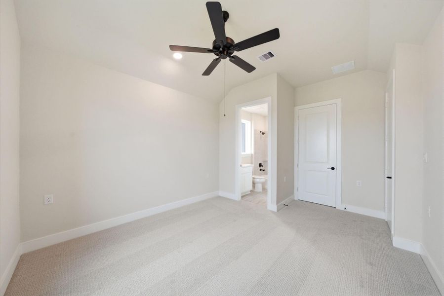 Spacious, unfurnished interior of a new home in Chambers Creek, Willis (Image 20).