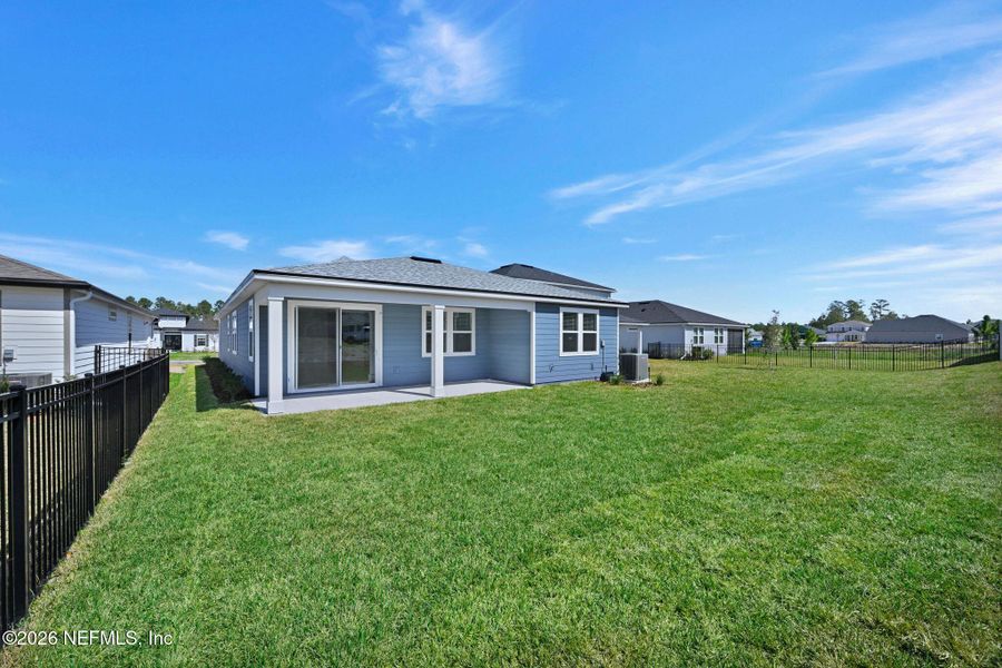 Exterior details and patio area of a home in Hyland Trail, Green Cove Springs (Image 3).