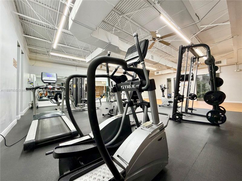 Community amenities in , Lauderdale Lakes (Image 41).