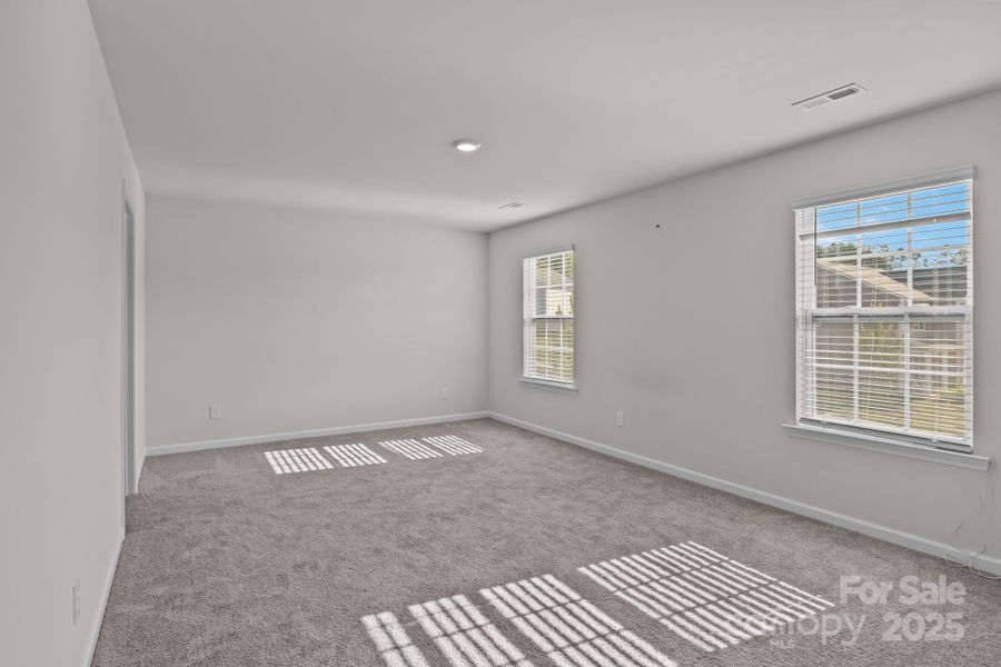 Spacious, unfurnished interior of a new home in Mills at Long Creek, Dallas (Image 17).