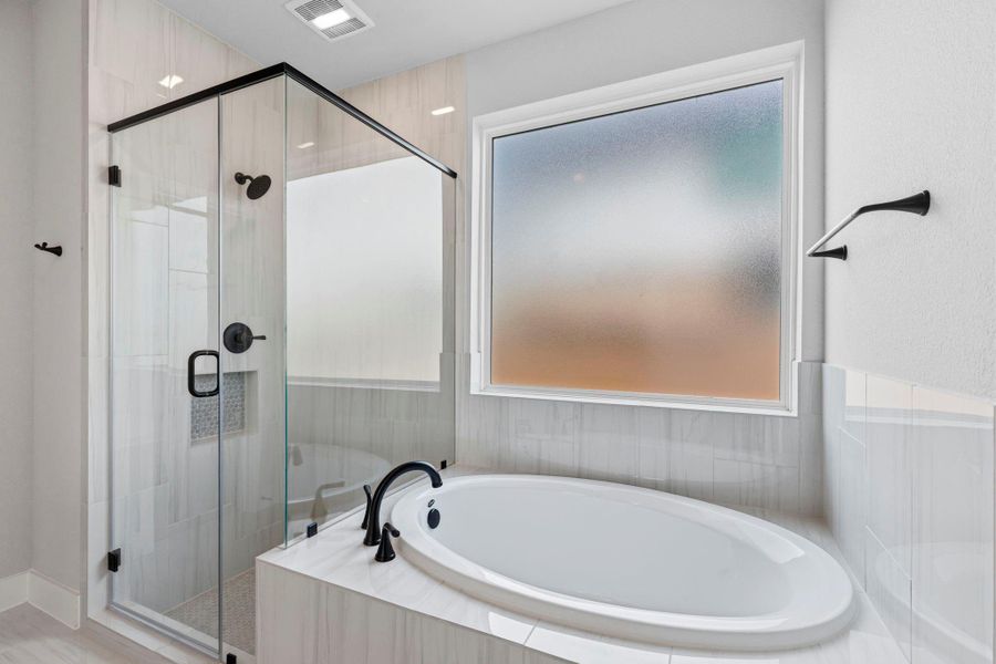 Furnished interior view inside a new home in Meridiana 40', 65', Iowa Colony (Image 7).