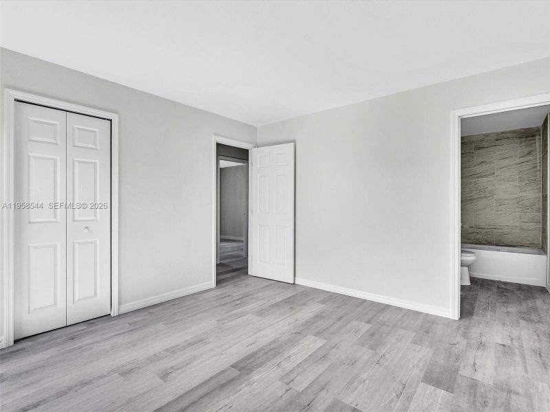 Spacious, unfurnished interior of a new home in , Lehigh Acres (Image 19).