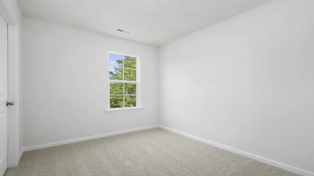 Spacious, unfurnished interior of a new home in Willow Mill, Thomasville (Image 16).