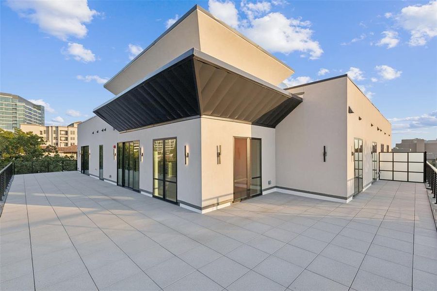 Front exterior of a new home in , Dallas, TX, highlighting curb appeal (Image 21).