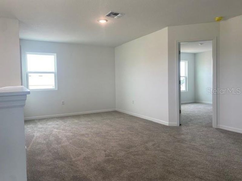 Spacious, unfurnished interior of a new home in Eagletail Landings, Howey-in-the-Hills (Image 3). Spacious, unfurnished interior of a new home in Eagletail Landings, Howey-in-the-Hills (Image 3).