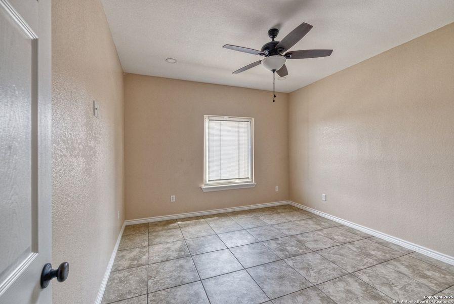 Spacious, unfurnished interior of a new home in , Uvalde (Image 11).