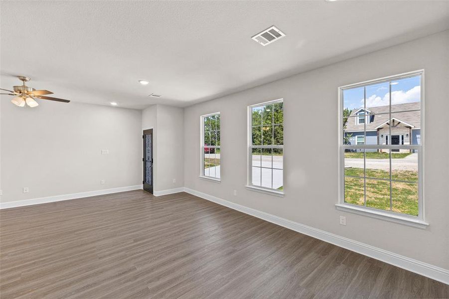 Unfurnished room with dark hardwood / wood-style floors and ceiling fan