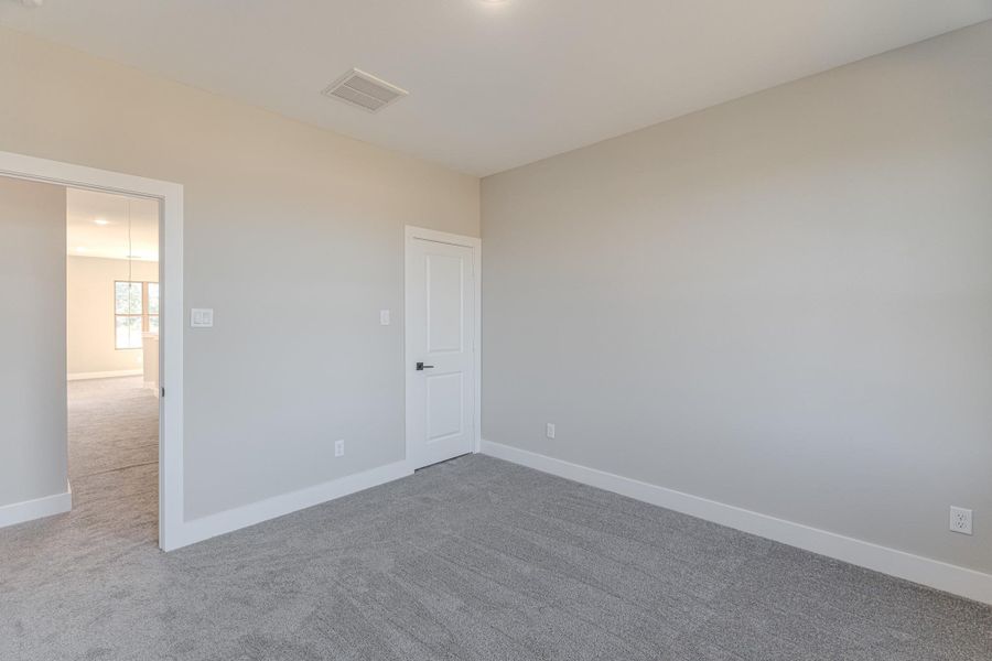 Spacious, unfurnished interior of a new home in , Houston (Image 25).