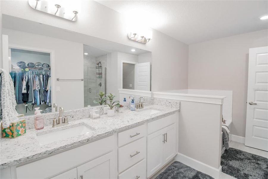 Furnished interior view inside a new home in , Auburndale (Image 7).