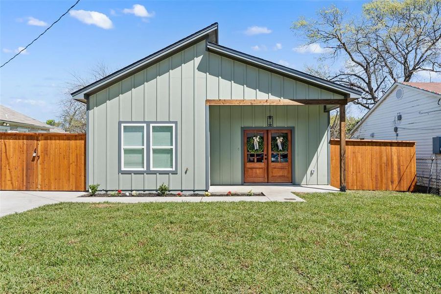 Exterior details and patio area of a home in , Waco (Image 21).