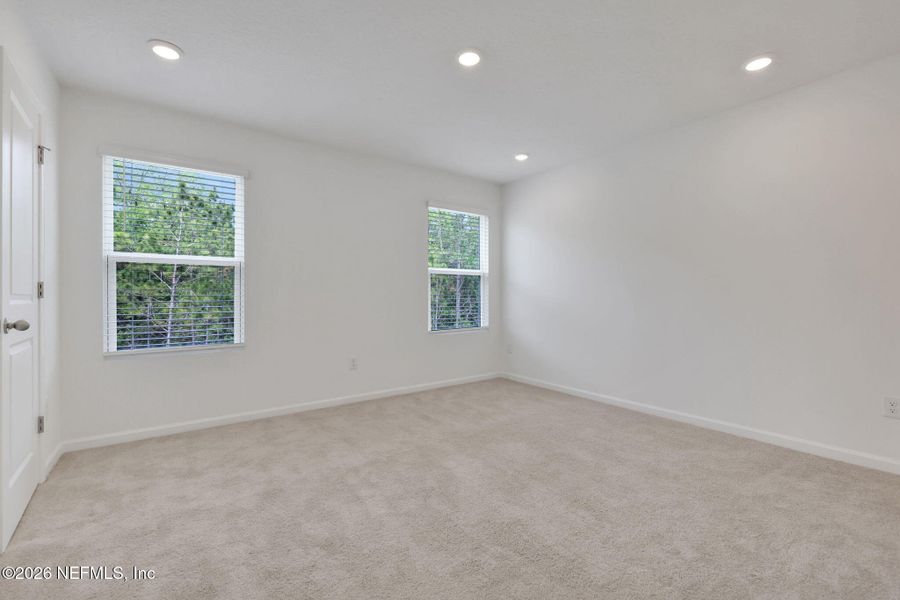 Spacious, unfurnished interior of a new home in , Middleburg (Image 21).