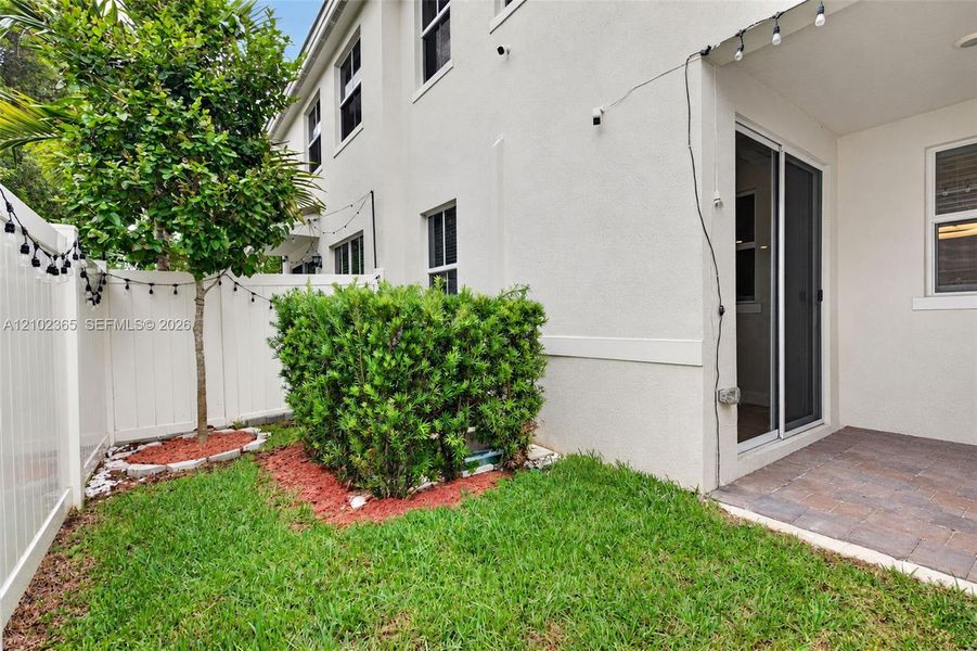 Exterior details and patio area of a home in , Pembroke Pines (Image 25).